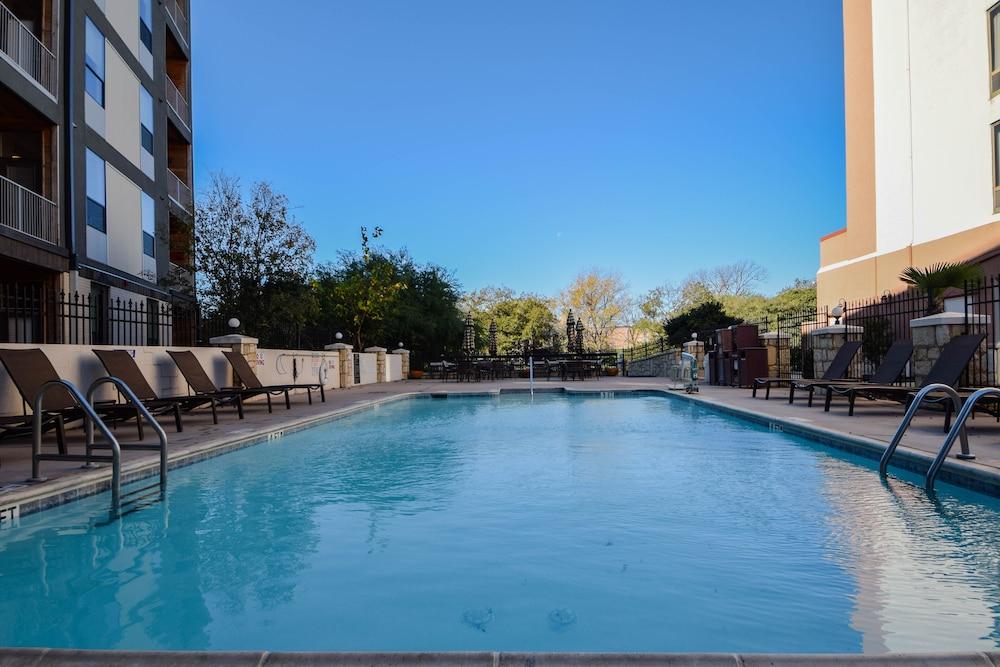 Hyatt Place San Antonio Riverwalk Exterior photo